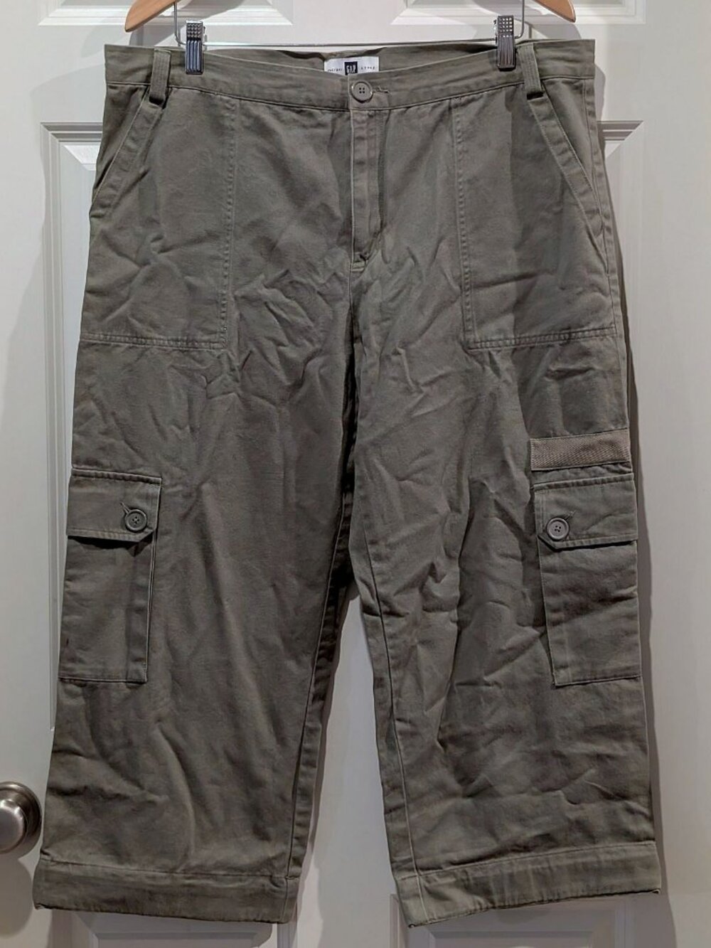 NWT Gap Y2K Women #16 Olive Green Cargo Capri 3/4 Pants Wide Leg Grunge Utility